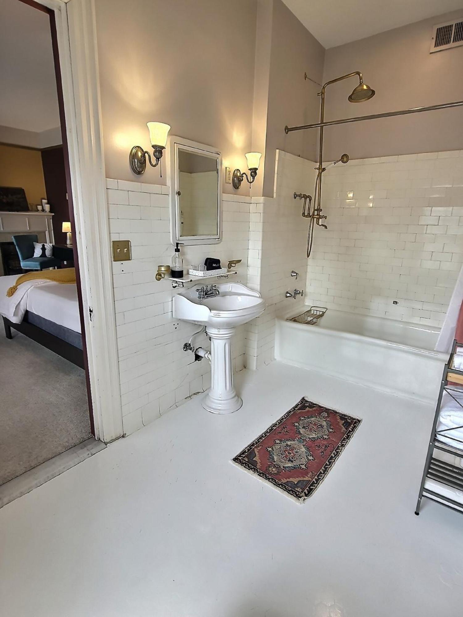 The Kings Throne Inn And Guest House Толедо Екстер'єр фото