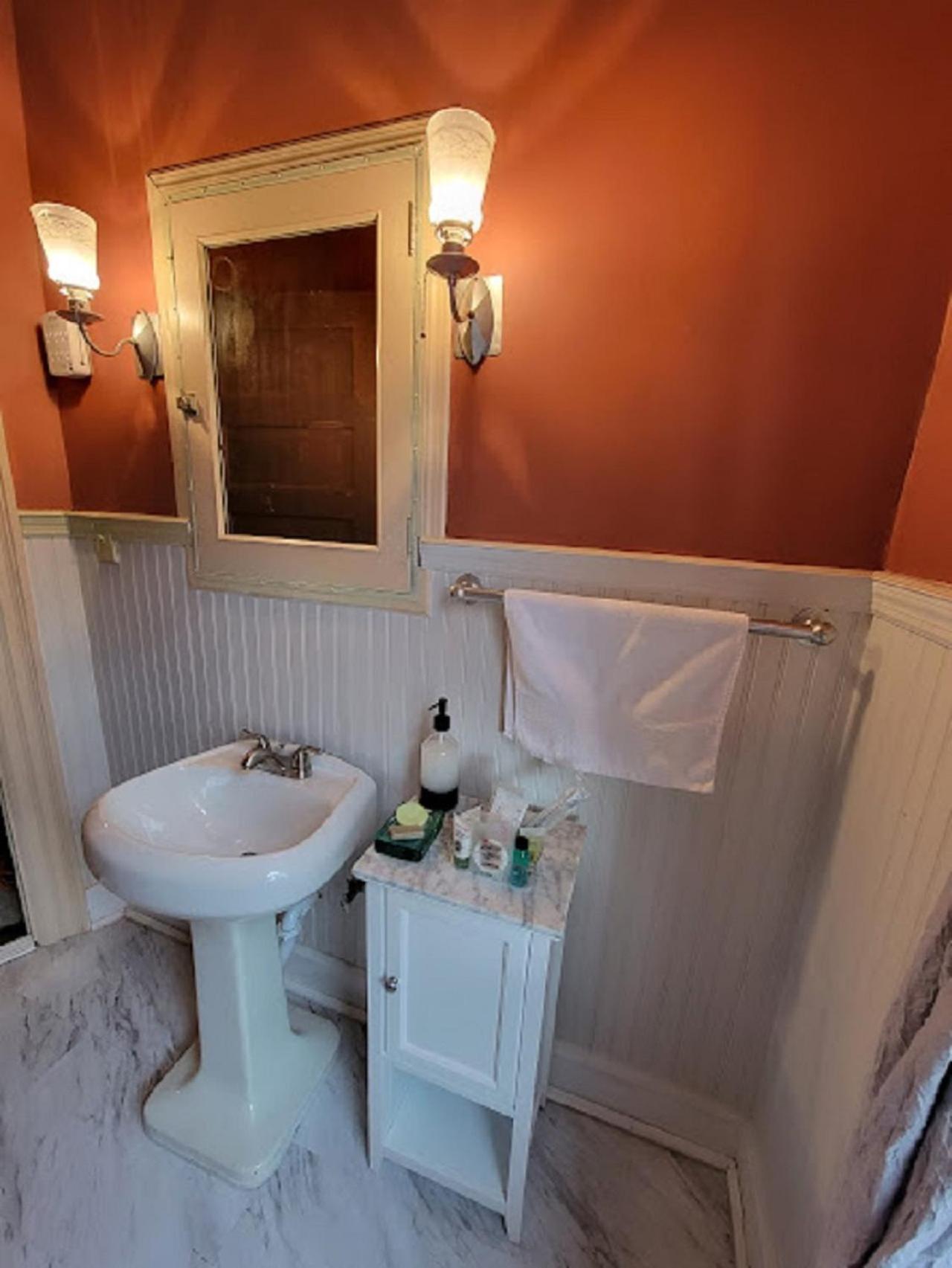 The Kings Throne Inn And Guest House Толедо Екстер'єр фото